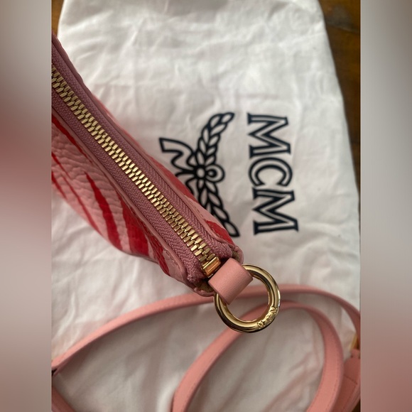 Brand new MCM zebra print leather shoulder bag - Picture 4 of 15